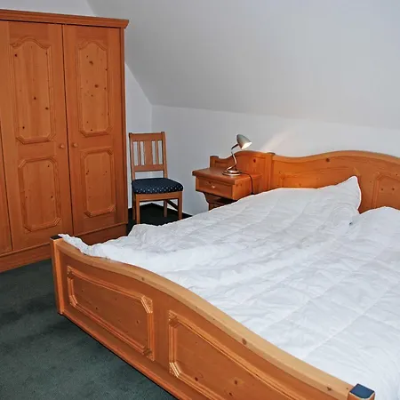 Ferienhaeuser Und _wohnungen Goorw Apartment