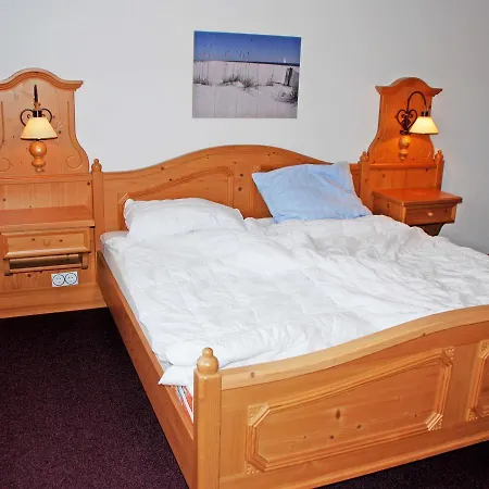 Ferienhaeuser Und _wohnungen Goorw Apartment